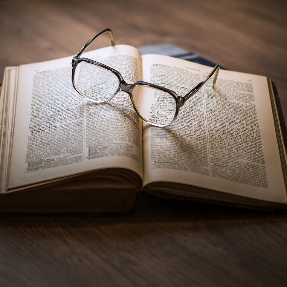 glasses-g527e2fe62_1280